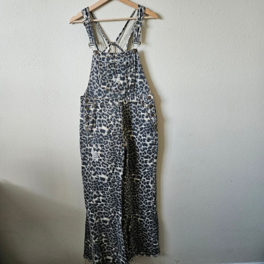 Aaron & Amber Leopard Wide Leg Frayed Hem Overall Medium